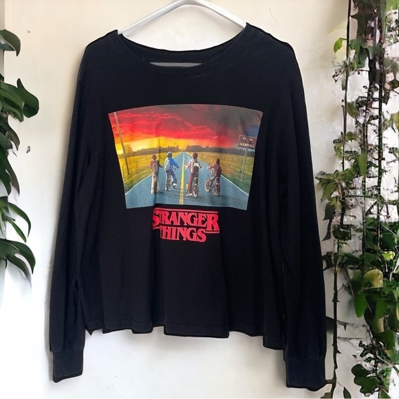 ✨ Stranger Things Long Sleeve Casual Black Graphic Tshirt size 1X - Picture 1 of 4